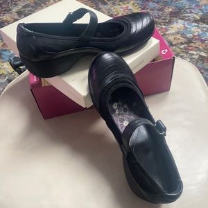 Naturalizer Mary Jane black shoe.